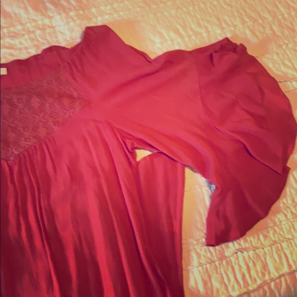 Beautiful off-shoulder tunic NWOT